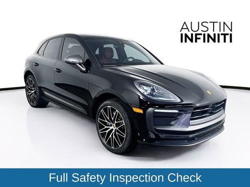 Used 2024 Porsche Macan AWD/4WD image 1
