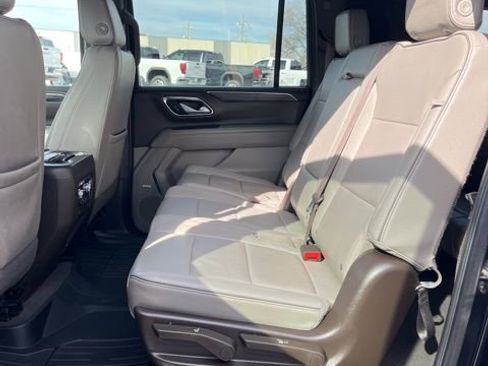 Used 2022 GMC Yukon XL SLT AWD/4WD image 35