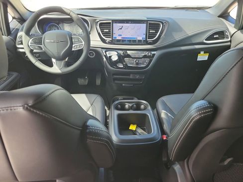 New 2026 Chrysler Pacifica Select image 24