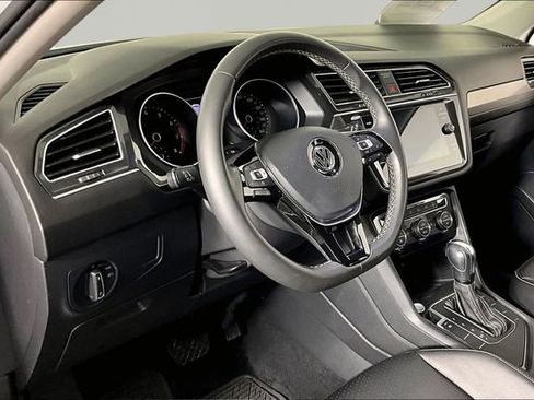 Used 2021 Volkswagen Tiguan SE w/ Panoramic Sunroof Package FWD image 16