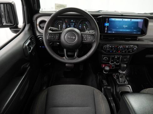 Used 2024 Jeep Wrangler Unlimited AWD/4WD image 28
