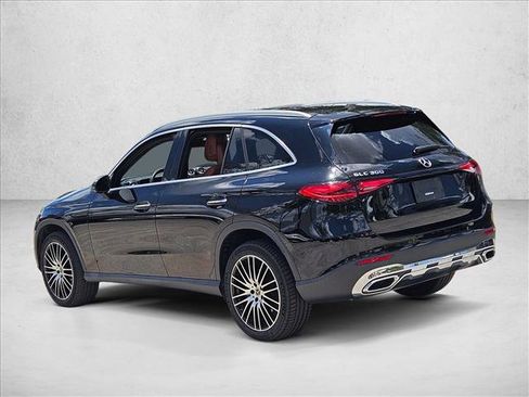 Used 2023 Mercedes-Benz GLC 300 image 4