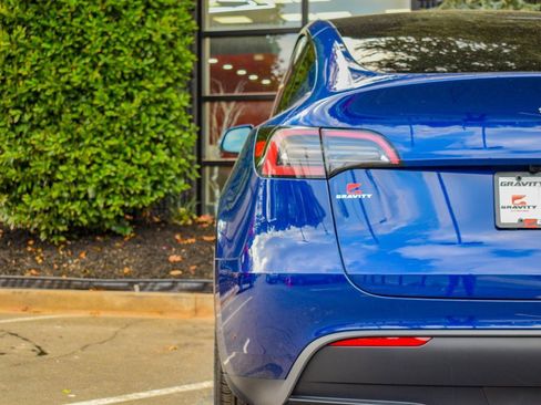 Used 2024 Tesla Model Y Long Range image 9