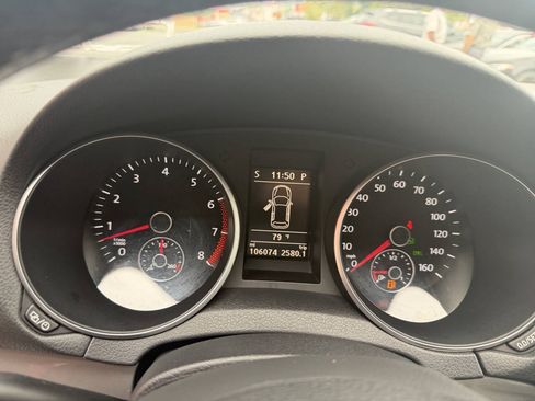 Used 2014 Volkswagen Golf 4-Door FWD image 32