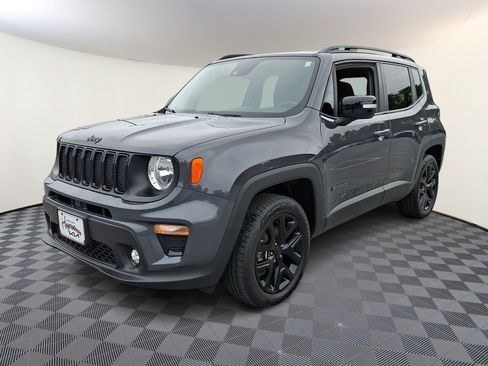 Used 2022 Jeep Renegade Altitude w/ Convenience Group AWD/4WD image 3