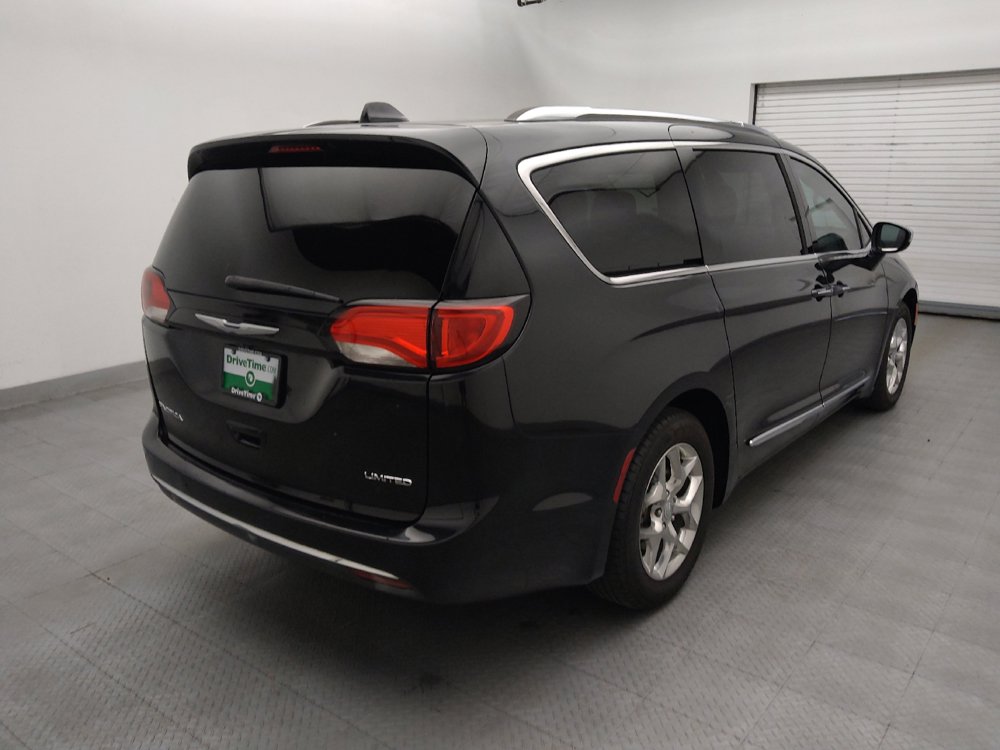 Used 2017 Chrysler Pacifica Limited FWD image 9