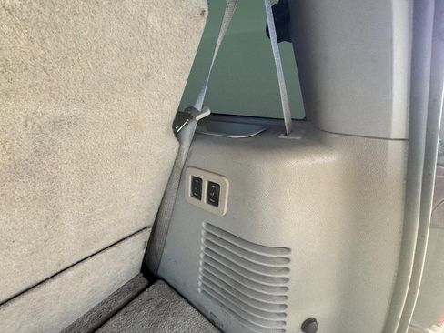 Used 2010 Lincoln Navigator image 33