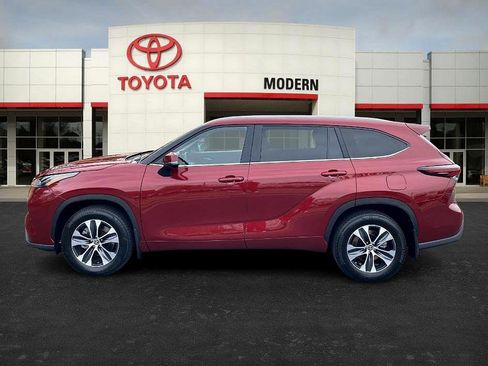 Certified 2025 Toyota Highlander XLE image 7