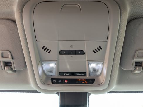 Used 2021 Chevrolet Equinox Premier AWD/4WD image 17