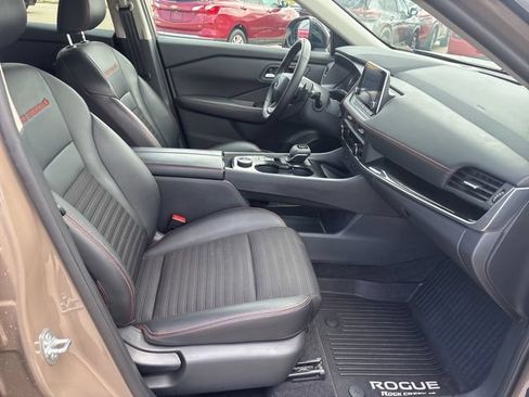 Used 2025 Nissan Rogue SV AWD/4WD image 19