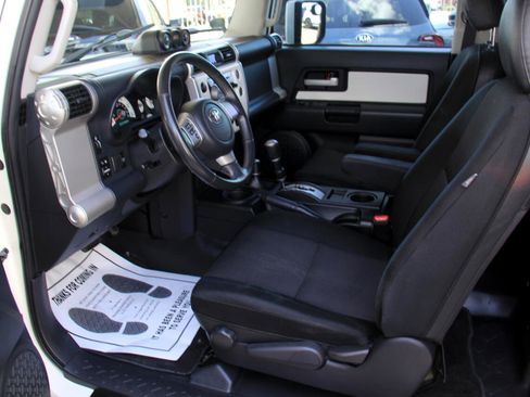 Used 2010 Toyota FJ Cruiser 4WD image 18