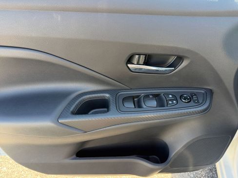 Used 2025 Nissan Versa SV FWD image 18