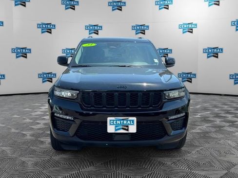 Used 2023 Jeep Grand Cherokee Limited w/ Black Appearance Package AWD/4WD image 9