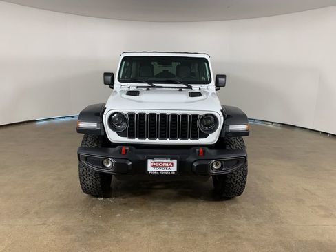 Used 2025 Jeep Wrangler Unlimited Rubicon AWD/4WD image 3