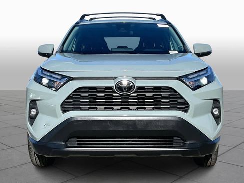 Used 2022 Toyota RAV4 XLE Premium image 3