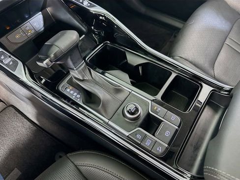 Used 2024 Kia Sorento SX image 19