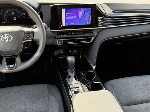Used 2025 Toyota Camry LE FWD image 17