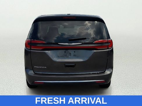 Used 2023 Chrysler Pacifica Touring-L FWD image 6
