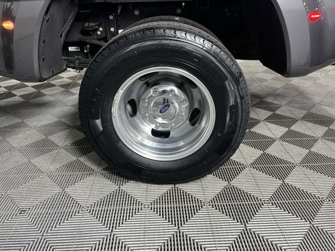 Used 2024 Ford F350 Platinum image 32