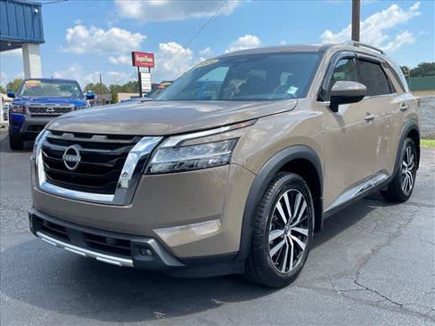 Certified 2024 Nissan Pathfinder Platinum w/ Cargo Package FWD image 8