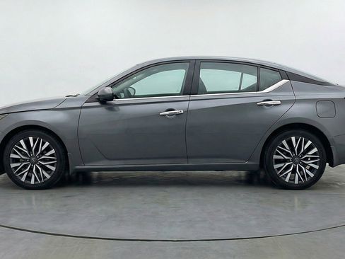 Used 2025 Nissan Altima 2.5 SV image 5