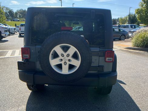 Used 2015 Jeep Wrangler Unlimited Sport w/ Quick Order Package 24S image 9