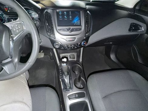 Used 2017 Chevrolet Cruze LT w/ Convenience Package image 10