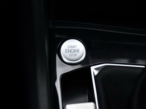 New 2025 Volkswagen Taos SE image 15