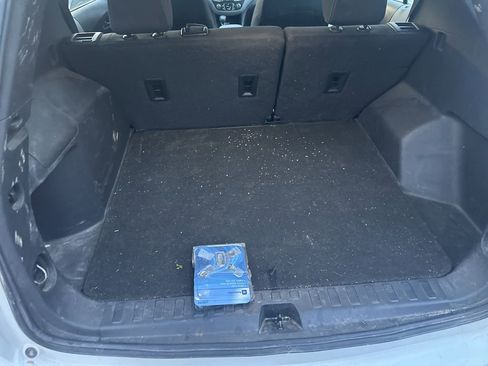 Used 2022 Chevrolet Equinox LS image 9