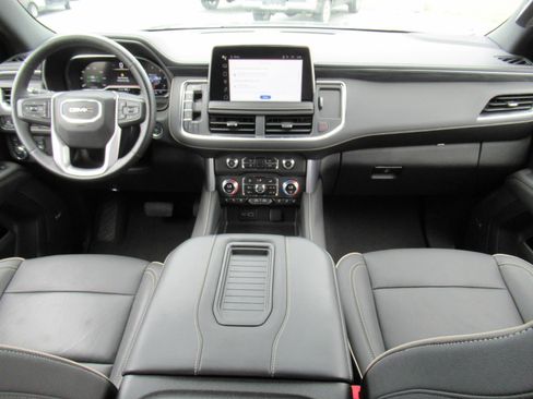 Used 2024 GMC Yukon XL SLT w/ SLT Premium Package AWD/4WD image 12
