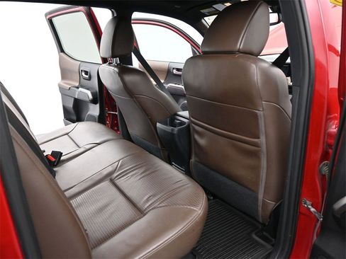 Used 2019 Toyota Tacoma Limited image 18