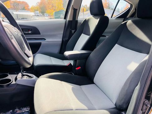 Used 2013 Toyota Prius C Two image 28