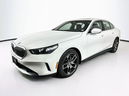 Used 2026 BMW 530i xDrive AWD/4WD image 3