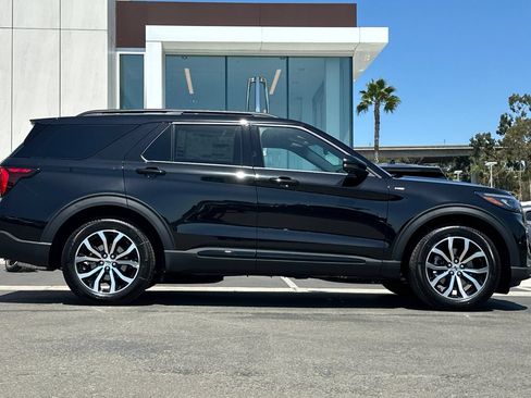 New 2026 Ford Explorer ST-Line RWD image 2