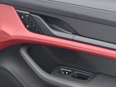 Used 2025 Porsche Taycan Turbo image 22