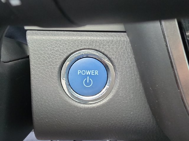 Used 2020 Toyota Camry SE FWD image 24