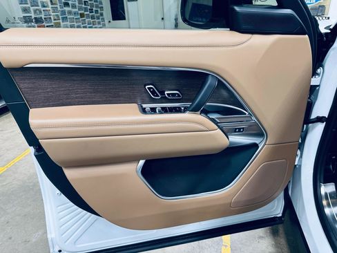 Used 2025 Land Rover Range Rover Long Wheelbase SE image 28