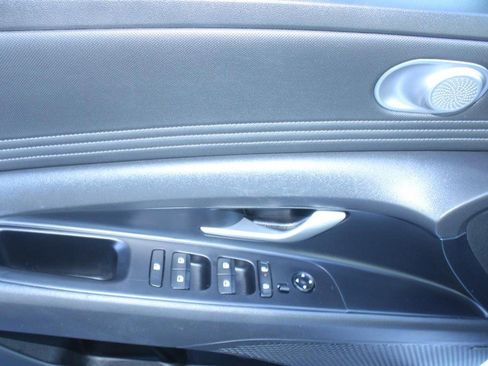 Used 2025 Hyundai Elantra Limited image 10