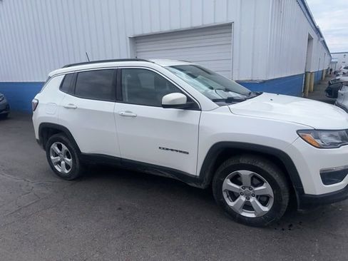 Used 2019 Jeep Compass Latitude AWD/4WD image 2