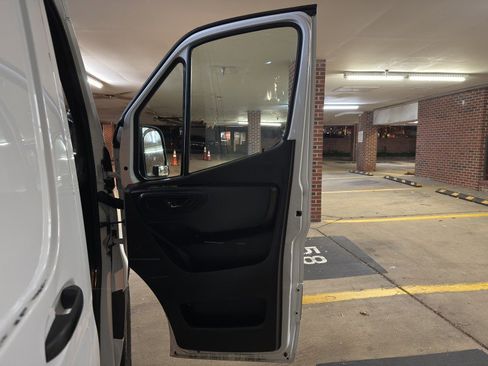 Used 2019 Mercedes-Benz Sprinter 144 Cargo image 10