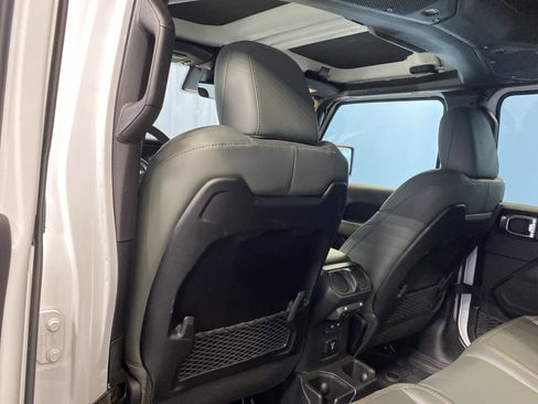 Certified 2025 Jeep Gladiator Mojave image 27