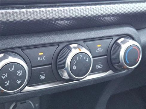 Used 2020 Nissan Kicks S image 13