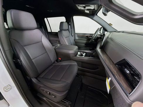 New 2026 Chevrolet Suburban LT w/ Comfort Package AWD/4WD image 30