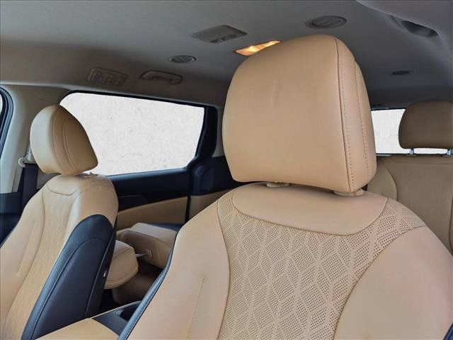 Used 2024 Kia Carnival LX FWD image 5