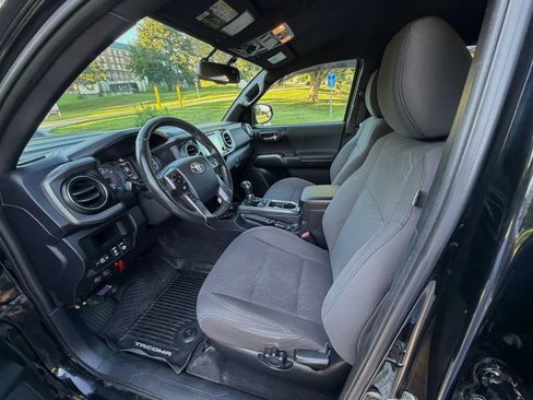 Used 2017 Toyota Tacoma TRD Off-Road w/ Tow Package (A/T) AWD/4WD image 17