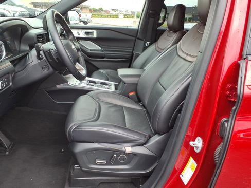 Used 2020 Ford Explorer Platinum w/ Premium Technology Package AWD/4WD image 13