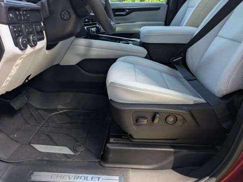 New 2026 Chevrolet Suburban Premier AWD/4WD image 11