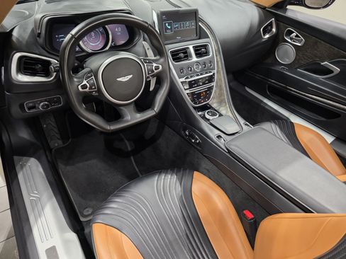 Used 2022 Aston Martin DB11 Volante RWD image 3