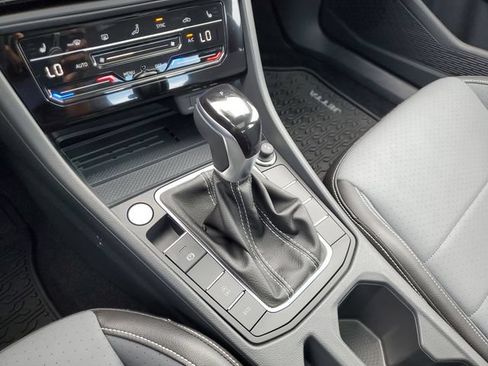 Used 2025 Volkswagen Jetta SE w/ Sunroof Package FWD image 28