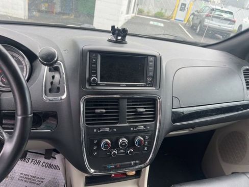 Used 2019 Dodge Grand Caravan SXT FWD image 13